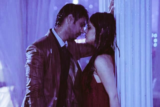 ssm_123_9's tweet photo. Nothing comes closer to this hotness 🔥 
#RainSequence #IshVeer #ShaktiArora #MeriAashiquiTumseHi #RadhikaMadan https://t.co/ay93EVtOc4