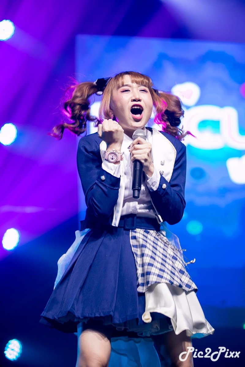 YumeBizcuit's tweet photo. ตอนอยู่บนเวทีวารุโดะมันส์ขนาดไหน ให้ดูจากรูปนี้ 🤣
#yumechan #yumebizcuit #bizcuit #yourbittersweetdreams #ด้อมแมวม่วง #idol #thaiidol #warudoshow #warudosummerbreak https://t.co/msFv8QAxez