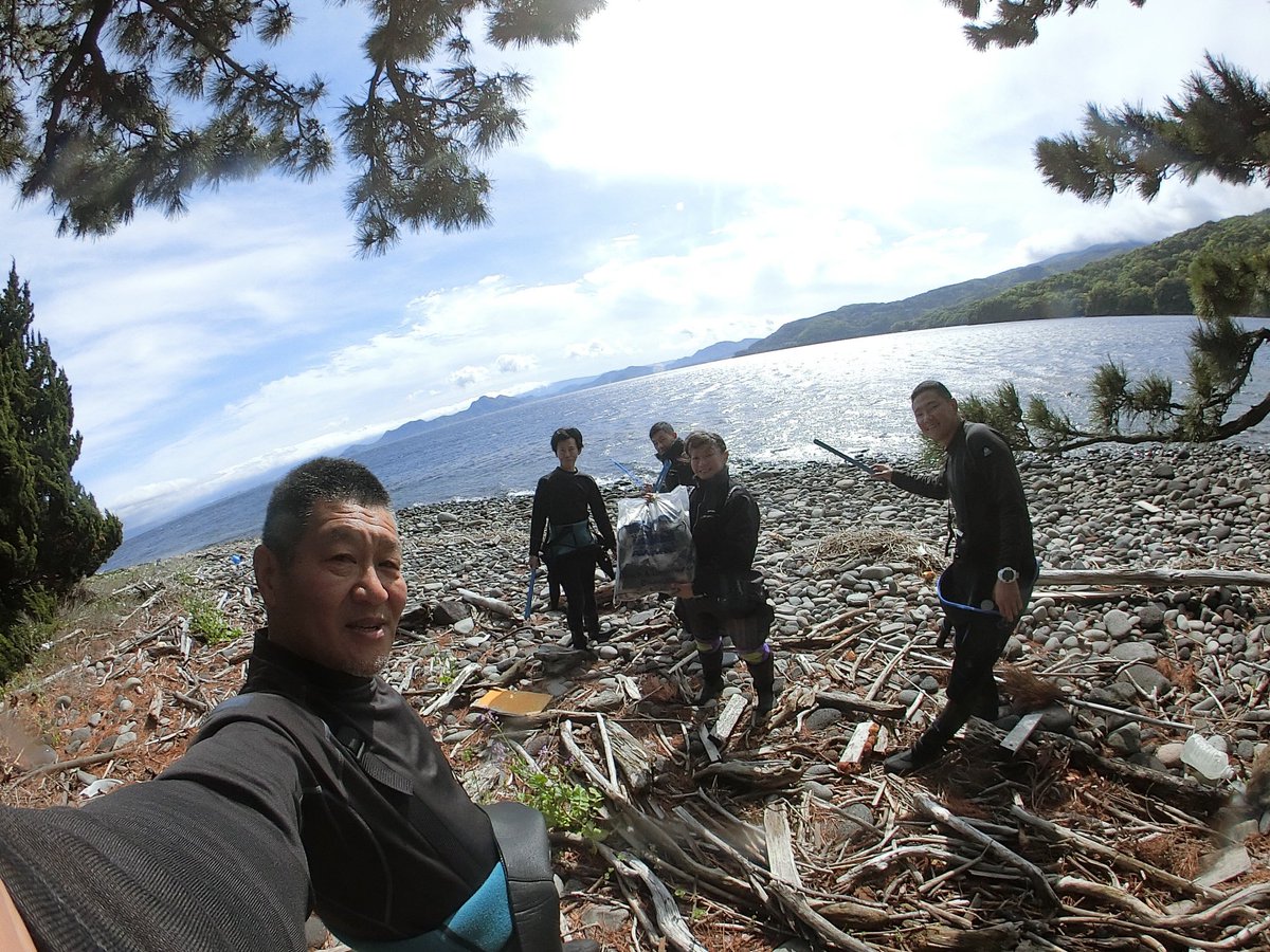 DiveTerrys's tweet photo. #1dive1cleanup
今日も大瀬崎。
潜る前にゴミ拾い。
色々落ちてるわぁ。
#ダイブテリーズ
#PADI
#diveagainstdebris
#Japan 
Before diving, we picked up debris. https://t.co/YK8qkjuJk0
