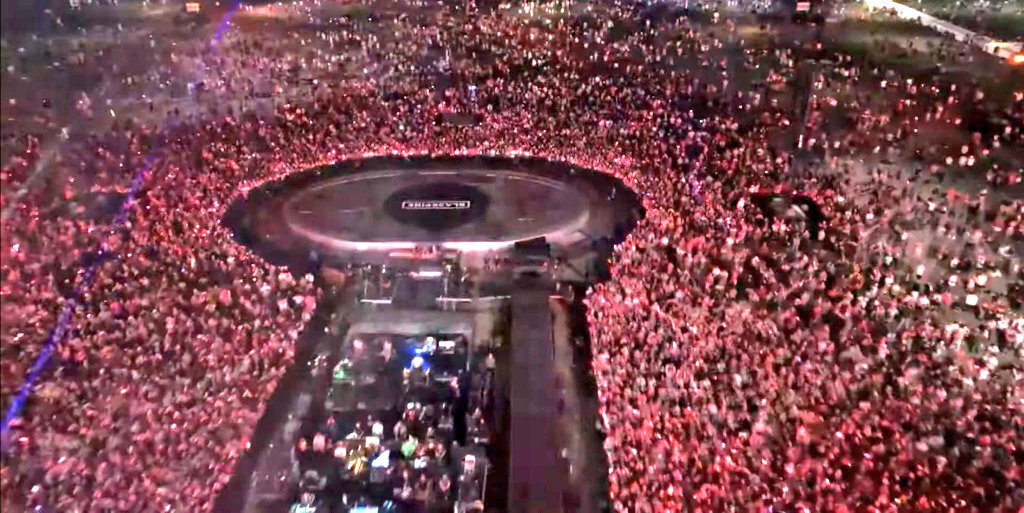 yk2aii's tweet photo. Goosebumps!! holy moly The crowd went absolutely INSANE Influencers and celebrities were present in the VIP area. best night evaaa

BLACKPINK COACHELLA HEADLINERS
#BLACKPINKatCoachella https://t.co/0wIwp313oS