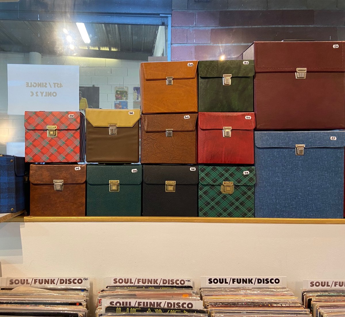 MaboulBasmati's tweet photo. 🧐 #seveninch #vinylbox #vinyl #vinylrecords https://t.co/3eBPJi2qrr