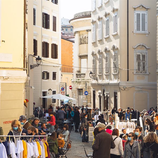 Oggi a #Trieste trovate il mercatino dedicato a designers, creativi, artigiani, artisti... affermati ed emergenti✨ 
⏰ Dalle10.00  alle 18.00👉 bit.ly/41mDULa

#iosonofvg #fvglive