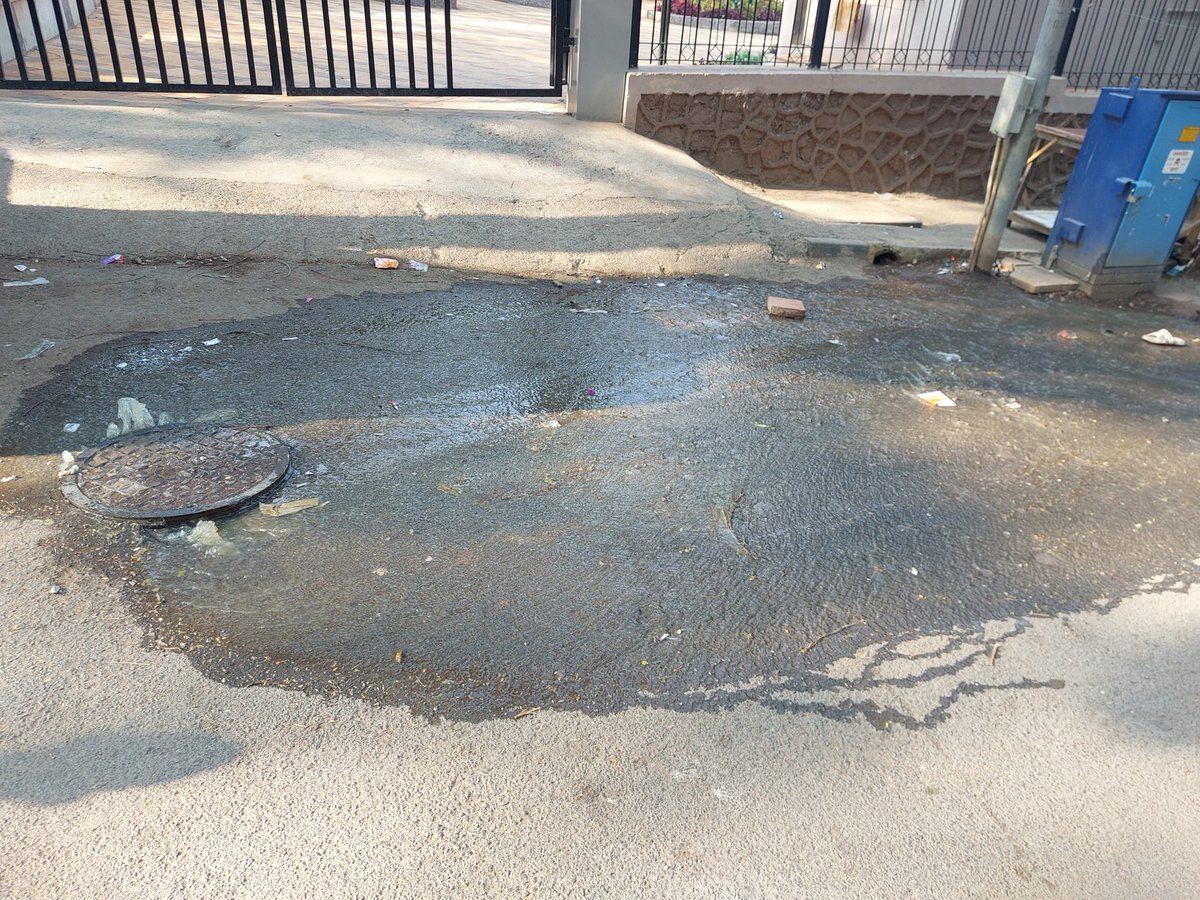 WeAllConnectwAc's tweet photo. @mybmcWardRS @mybmc This right at the entrance of Shri Gopinath Munde garden in Kandivali east, Lokhandwala.
Can this be attended at the earliest pls. https://t.co/qCZc8yt1Ql
