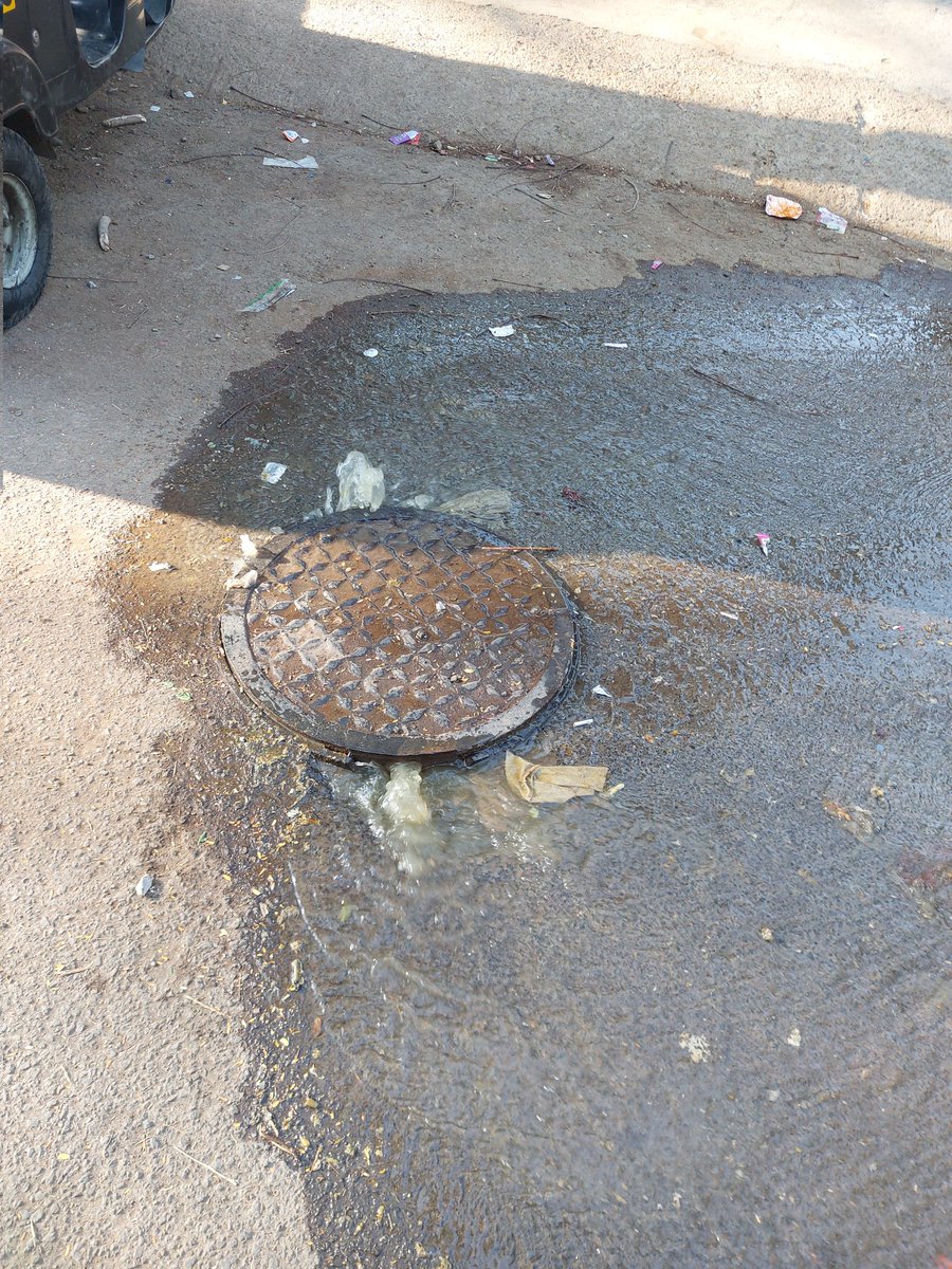 <a href="/mybmcWardRS/">Ward RS BMC</a> <a href="/mybmc/">माझी Mumbai, आपली BMC</a> This right at the entrance of Shri Gopinath Munde garden in Kandivali east, Lokhandwala.
Can this be attended at the earliest pls.