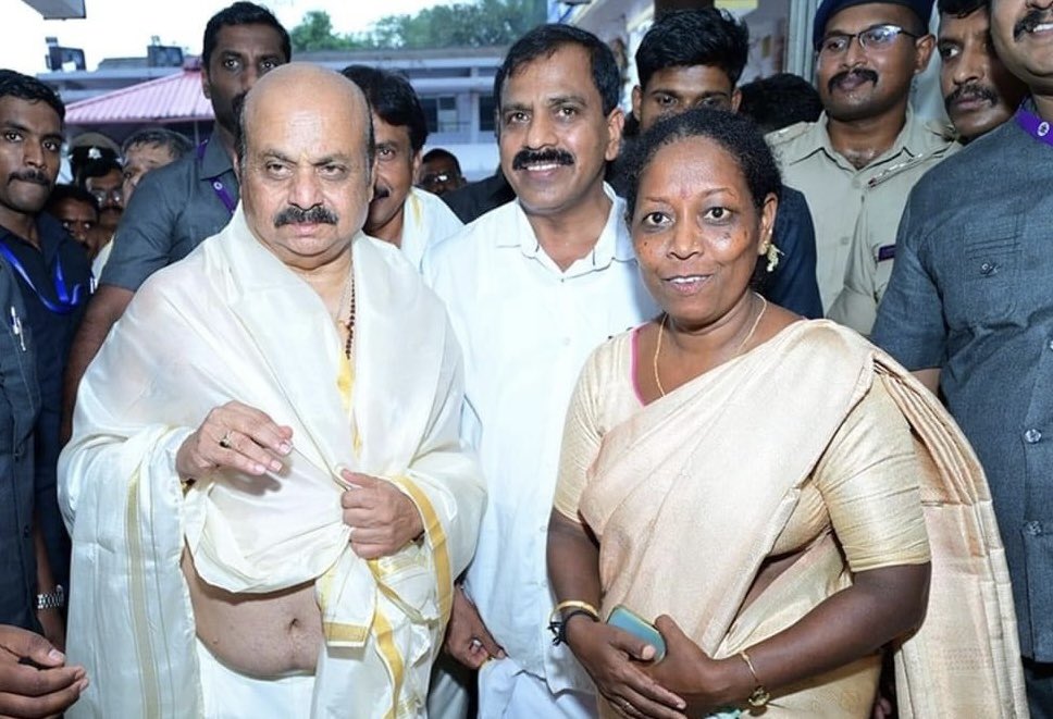 PCMohanMP's tweet photo. Bhagirathi Murulya's journey began as a daily wage labourer.

Her unwavering determination led her to become a primary school teacher.

She played a vital role in restoring several temples in Sullia.

She is BJP’s candidate from Sullia Assembly Constituency.

Happens only in BJP. https://t.co/R3lS4snLrM