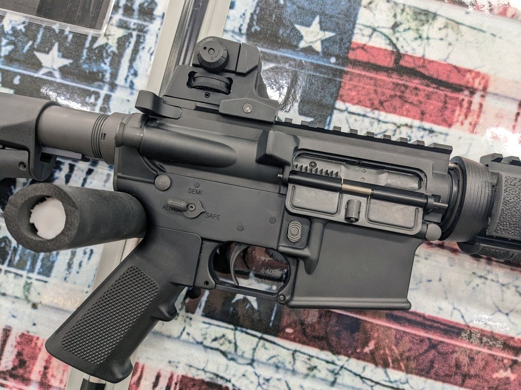 inori20210112's tweet image. GBLS正規代理店(BULLET)(#BulletGbls )さんのブースでフォロワーさん大注目の新型DAS M4A1を観てきました✨
DASの試射させてもらったけどボルトの金属音もリコイルも気持ちいぃ！！(*´﹃｀*)

#爆裂祭
#DASM4