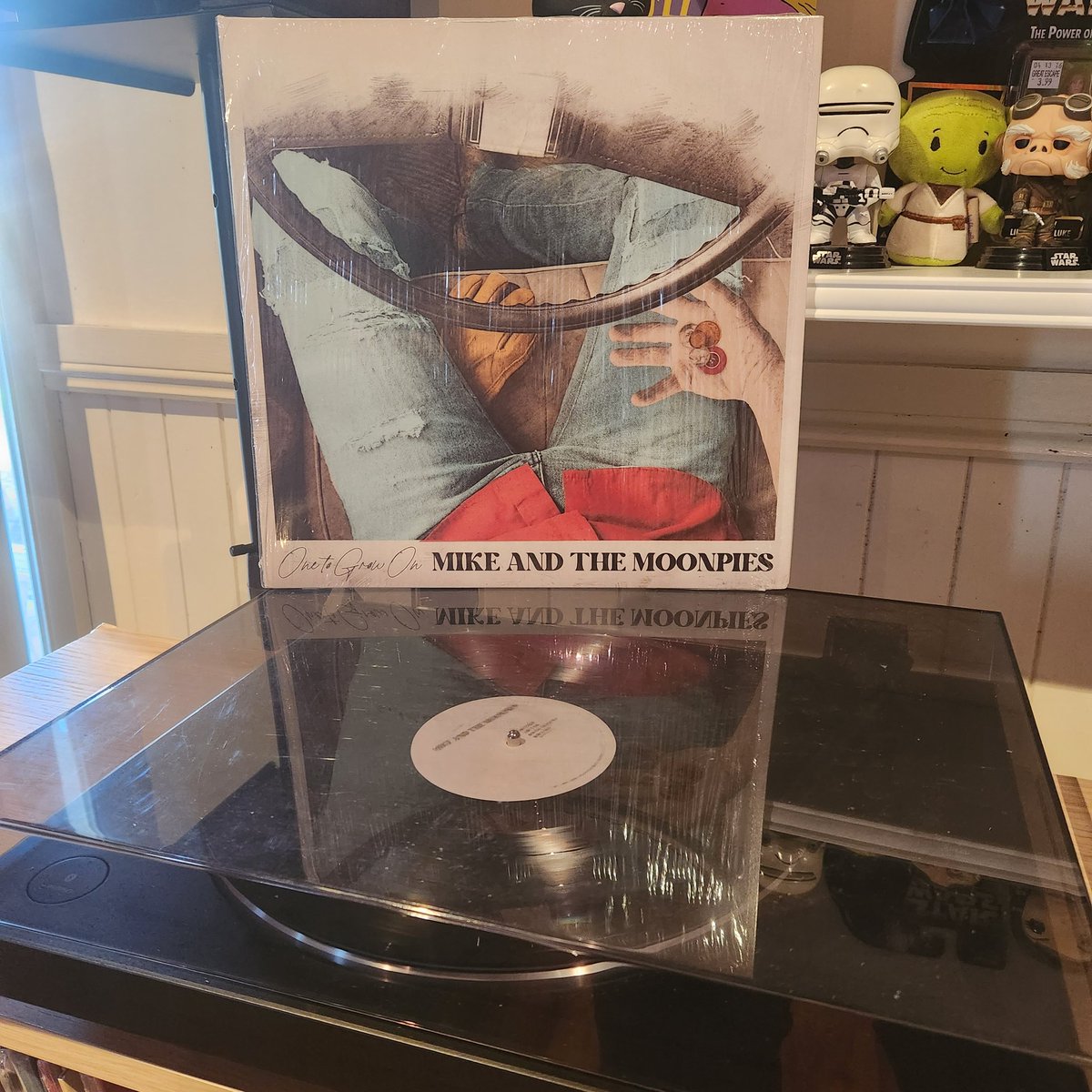 Mike And The Moonpies - One To Grow on (2021)

#TwitterVinylClub #WhatsOnYourTurntable #nowplaying #nowspinning #inthishousethaticallhome #thatmuchfurtherwest #suburbancaveman #vinylrecords #recordcollecto  #mikeandthemoonpies #countrymusic