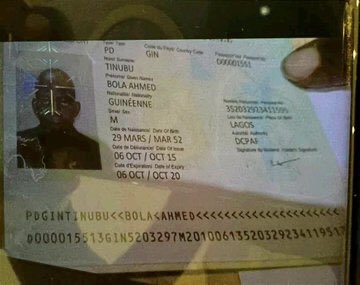 BREAKING: Tinubu has Guineenee passport. No Nigerian with dual citizenship can be president Automatic disqualification Chapter 6, Part I, Section 137 of the 1999 Constitution as amended has been violated. Miracle no dey tire Jesus 😂 #BolaTinubuCommittedPerjury