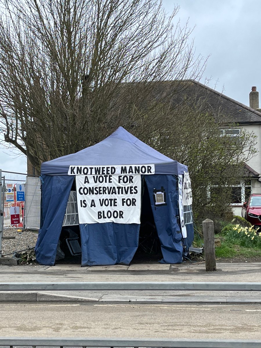 holt_farm_oak's tweet photo. #Elections2023 be careful who you vote for! 

@RochfordDC @Essex_CC @essexhighways Portfolio Holder &amp; Deputy = ALL Conservative

Owner of @BloorHomes  = Top @Conservatives  Donor

#EnoughIsEnough #ConservativeParty #treekillers

#VoteGreen #ProtectOurChildren 
#savetrees https://t.co/DsQGF7FFlb