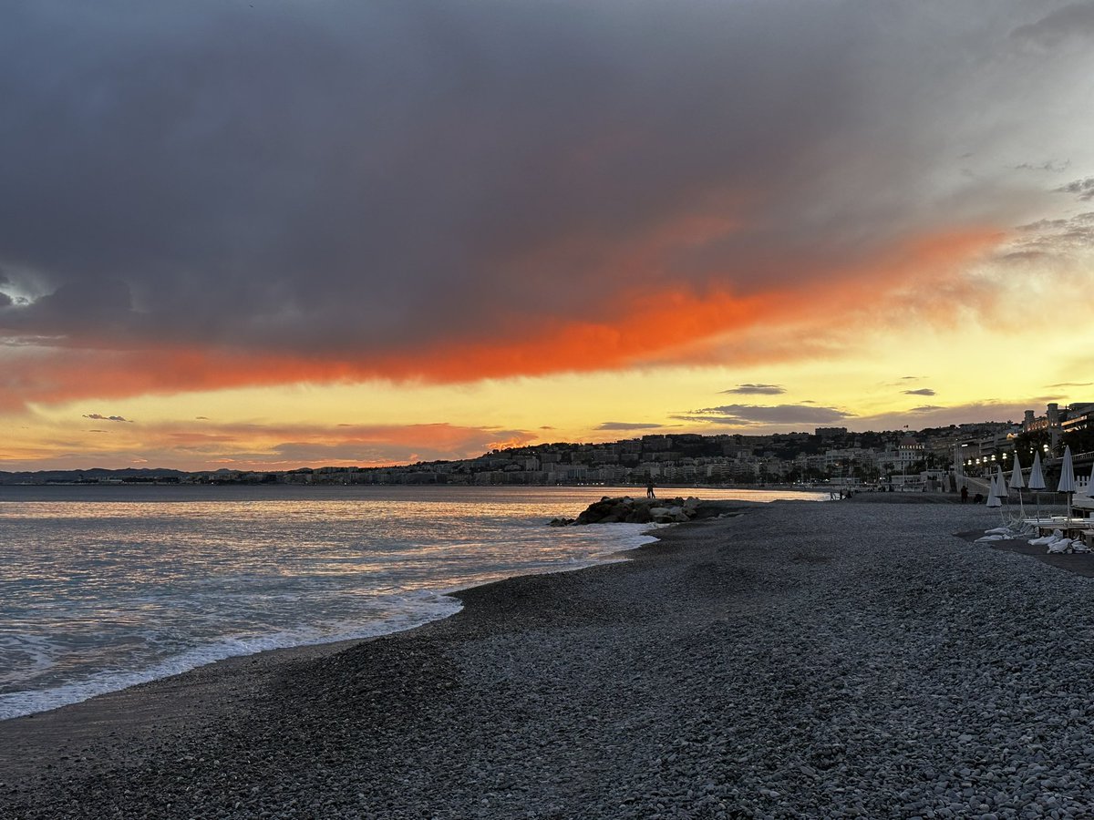 GoodnightBond's tweet photo. … und noch mit wunderschönen Sundown-Bildern ☀️
Grüsse von der cote d'azure 🍀🥰
👉 ich bringe die kommende Woche Sonne und Wärme mit❣️ https://t.co/X9hGm1J6ON