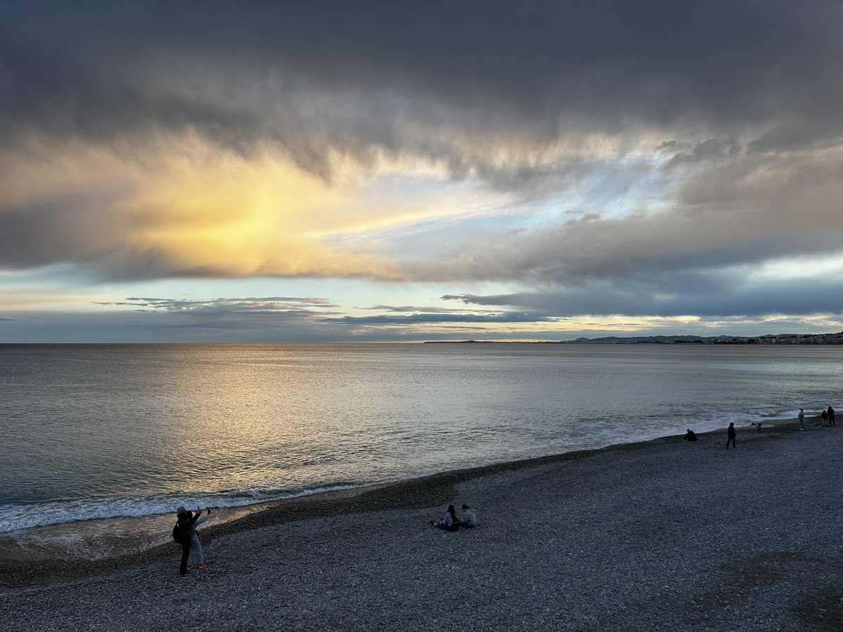 GoodnightBond's tweet photo. … und noch mit wunderschönen Sundown-Bildern ☀️
Grüsse von der cote d'azure 🍀🥰
👉 ich bringe die kommende Woche Sonne und Wärme mit❣️ https://t.co/X9hGm1J6ON
