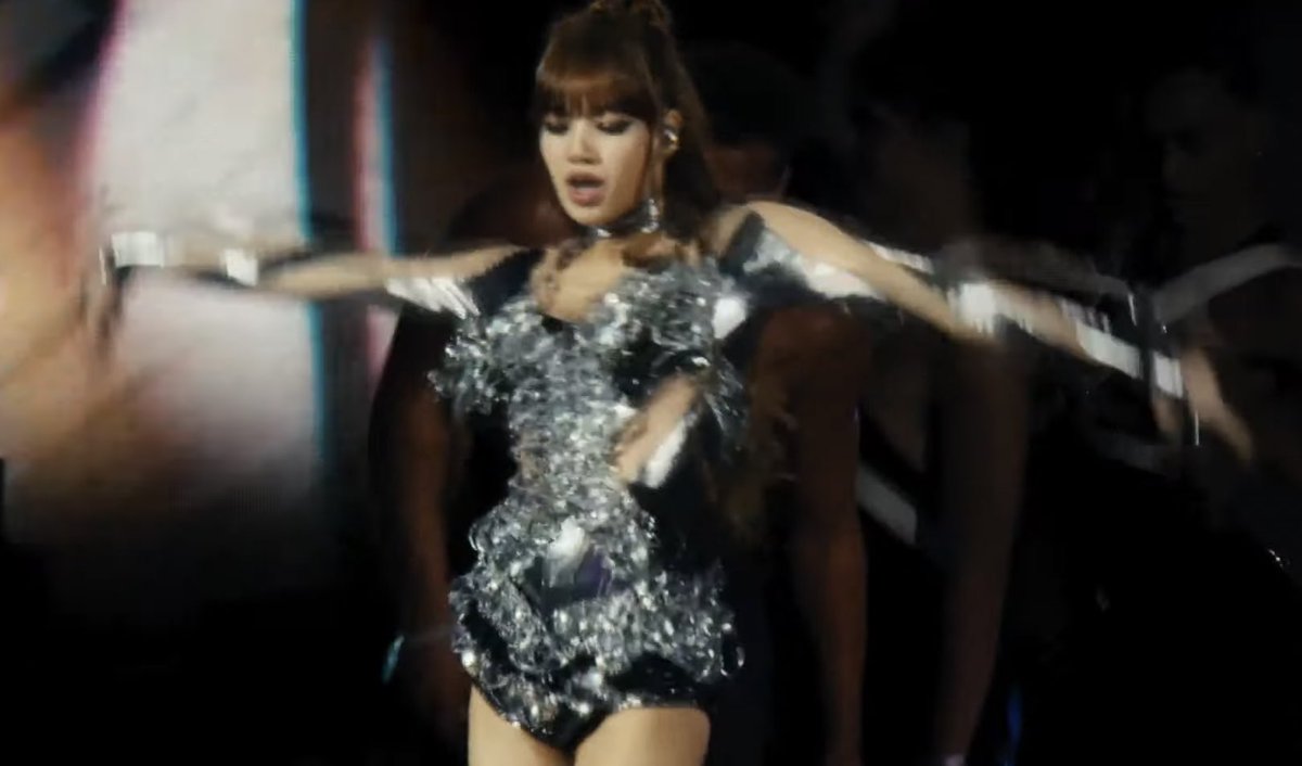 En iyisinin sen olacağını biliyordum ama kızım hiç mi acıman yok hiç mi canımızın kıymeti yok yedin bitirdin kalmadı 
#LisachellaIsHere #LISA