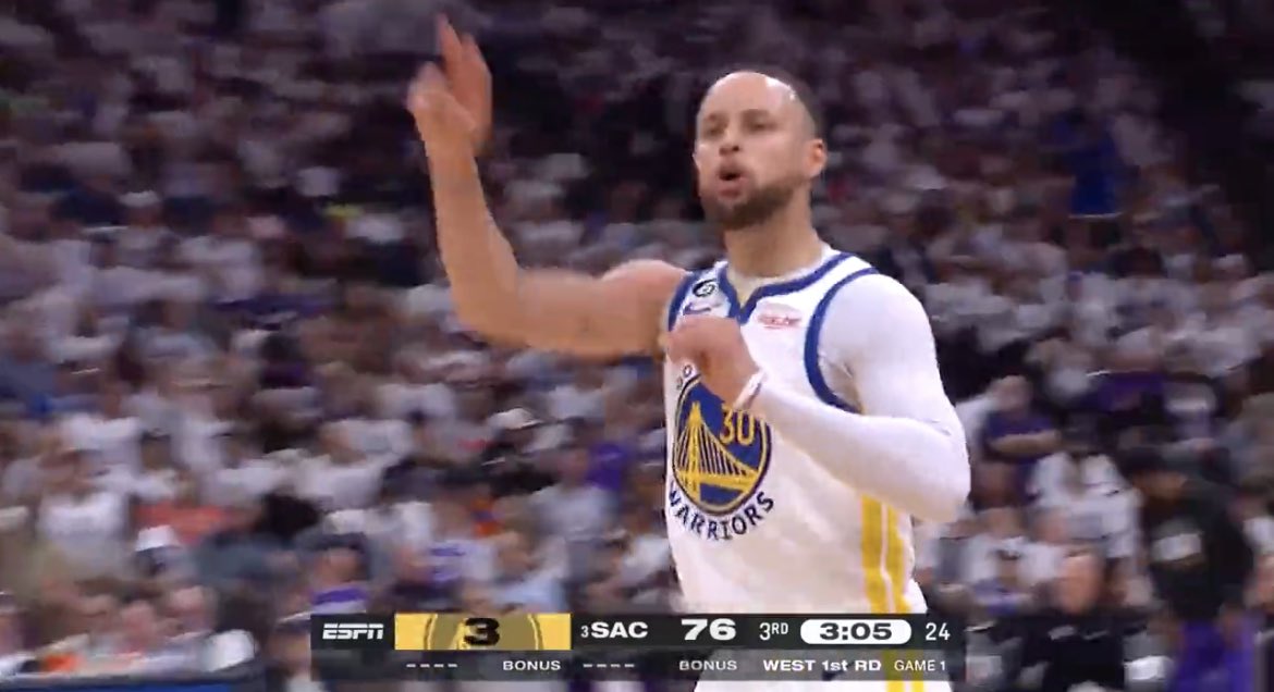WarriorsMuse's tweet photo. Game wasn’t the same anymore after they subbed him out after this 💔 https://t.co/StrCX9g83S