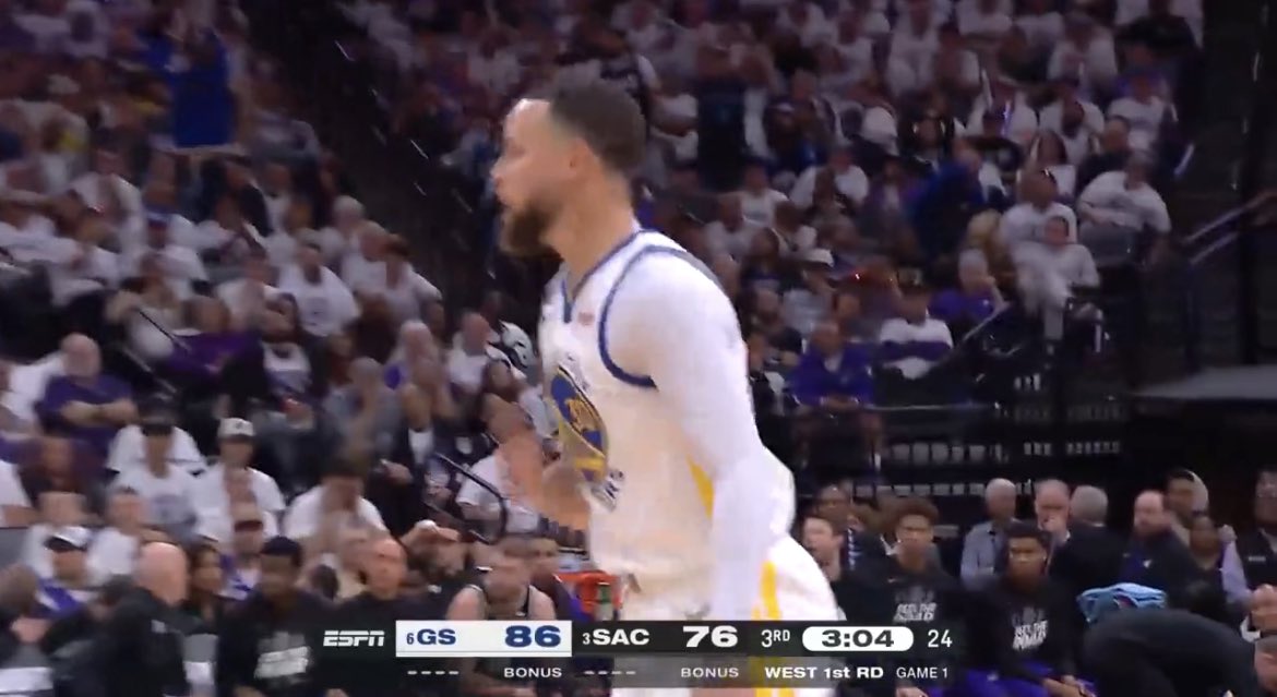 WarriorsMuse's tweet photo. Game wasn’t the same anymore after they subbed him out after this 💔 https://t.co/StrCX9g83S
