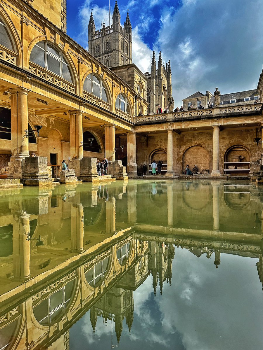 The Roman baths.
#bath #architecture #somerset #riveravon #avon #river #wier #bathsomerset #greatbritain #reflection #lovegreatbritain #igersbath #cityofbath #bathuk #visitbath #romanbaths #bathspa #bathromanspa #roman