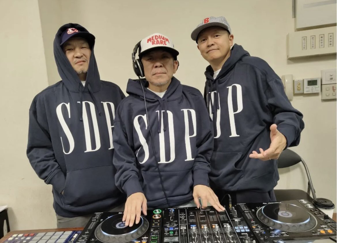 yallrocksick's tweet photo. SDP×GAP コラボ ダメかもしんまい🍚
めっちゃ並んでる〜
#スチャダラ2090
#スチャダラパー
#GAP https://t.co/l8RkIPtFnG