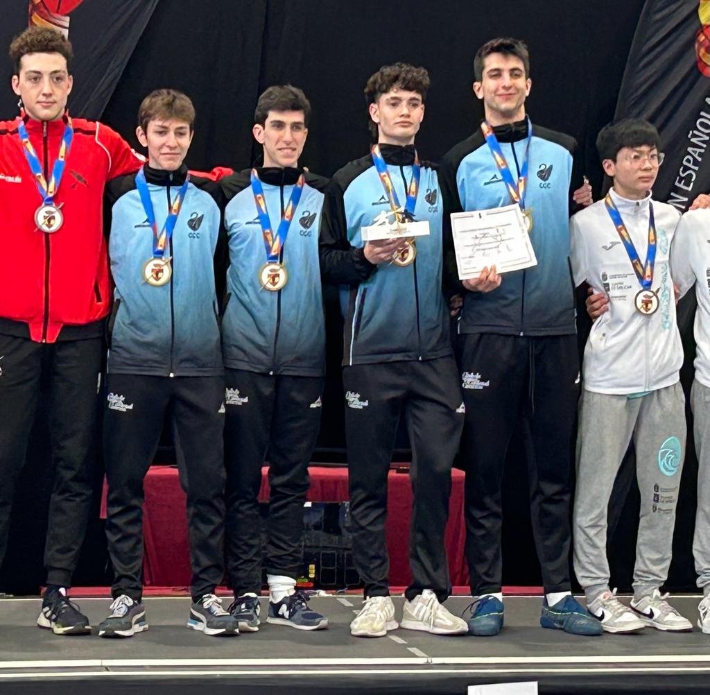 CisnerosEsgrima's tweet photo. 🎖 Equipo Masculino m-23
CAMPEONES DE ESPAÑA 🇪🇸 

¡Enhorabuena!! #somoscisneros https://t.co/ux5hHoSvnt