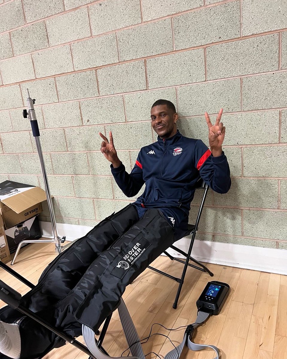 Hands in the air if you’re going to the National Playoff’s ✌🏽 Congratulations to <a href="/cobrockets/">City of Birmingham Rockets</a> Men and Women’s 1st Teams who have made the National Playoff’s 🏀🏆 #recoverfaster #recoverboots

recoverfaster.co.uk/products/recov…