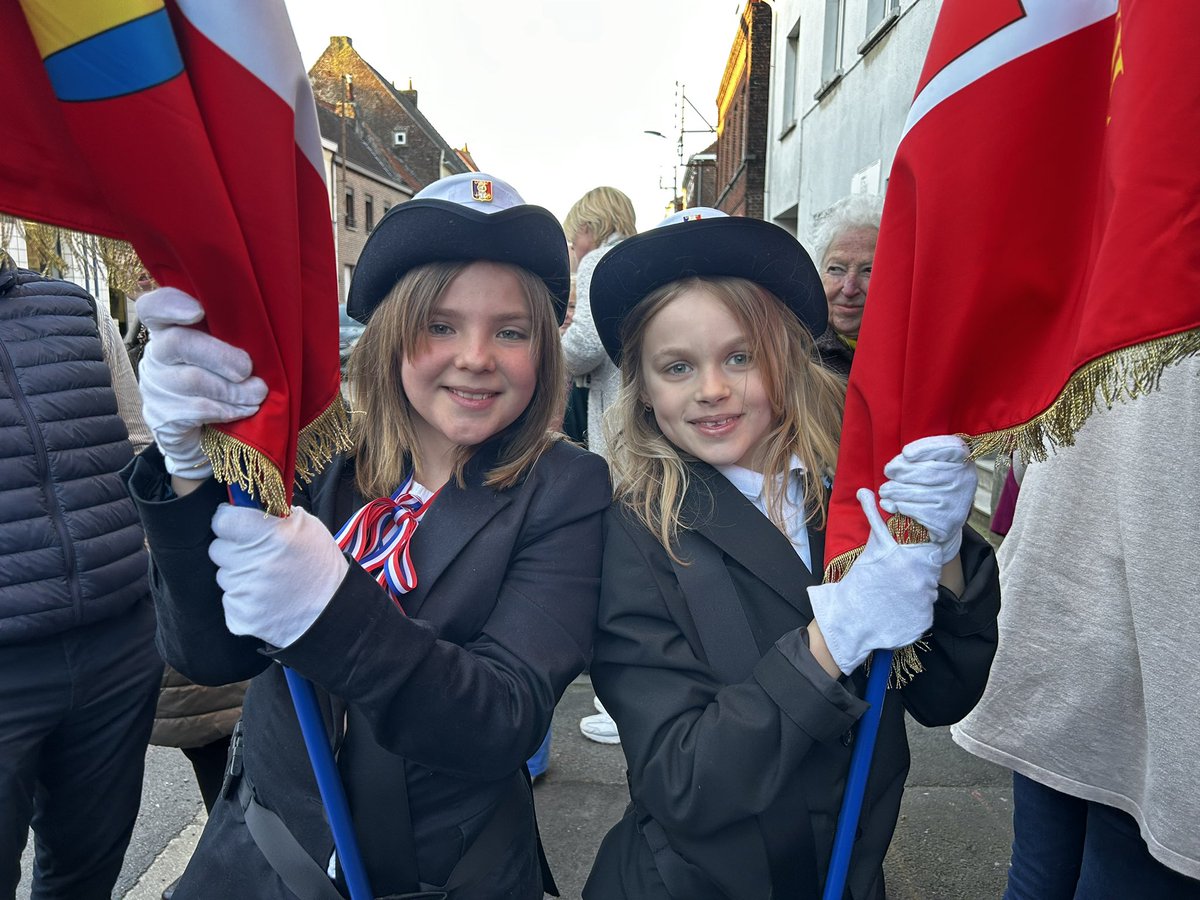 MadyDorchies's tweet photo. BĂ©nĂ©diction et remise du drapeau « Jeunesse Devoir de MĂ©moire » Ă lâ#UNC #Cysoing #Louvil avec lâarrivĂ©e dâune jeune porte drapeau de 9 ans !
đĂ cette jeunesse des #hautsdefrance qui sâengage pour perpĂ©tuer le souvenir de ceux qui ont donnĂ© leur vie pour notre libertĂ© ! https://t.co/uqZPcJb5O8