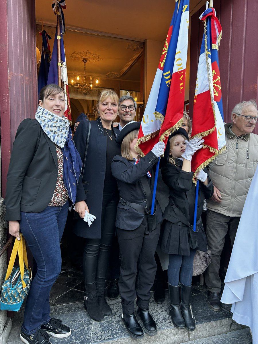 MadyDorchies's tweet photo. BĂ©nĂ©diction et remise du drapeau « Jeunesse Devoir de MĂ©moire » Ă lâ#UNC #Cysoing #Louvil avec lâarrivĂ©e dâune jeune porte drapeau de 9 ans !
đĂ cette jeunesse des #hautsdefrance qui sâengage pour perpĂ©tuer le souvenir de ceux qui ont donnĂ© leur vie pour notre libertĂ© ! https://t.co/uqZPcJb5O8