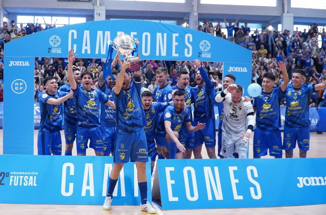 Entorno Futsal 5x5 (@entorno5x5) on Twitter photo 🗞️ El <a href="/peniscolafs/">Servigroup Peñíscola FS</a> 💙💛 ha ascendido a 1ª División 🇪🇦 tras ser campeón 🥇 de 2ª. ¡Enhorabuena! 👏🏻
➡️ <a href="/MatiStarna/">Mati</a> <a href="/gusaps/">gustavo perez segura</a> <a href="/JesusAicardo/">jesus aicardo</a> <a href="/AgusttinPlaza/">Agustin Plaza</a> <a href="/Luciianogauna10/">Luciano Gauna</a> <a href="/carlesaladie/">Carles Saladié</a> <a href="/_criistiian14_/">Criistiian</a> <a href="/eliasbeltran10/">EliasBeltran</a> <a href="/DiegoQuintela23/">D.Quintela</a> <a href="/pani8futsal/">Pani.Futsal</a> <a href="/juanqui9_/">Juan Carlos</a> y etiquetados... ↙️ 🗞️ El <a href="/peniscolafs/">Servigroup Peñíscola FS</a> 💙💛 ha ascendido a 1ª División 🇪🇦 tras ser campeón 🥇 de 2ª. ¡Enhorabuena! 👏🏻
➡️ <a href="/MatiStarna/">Mati</a> <a href="/gusaps/">gustavo perez segura</a> <a href="/JesusAicardo/">jesus aicardo</a> <a href="/AgusttinPlaza/">Agustin Plaza</a> <a href="/Luciianogauna10/">Luciano Gauna</a> <a href="/carlesaladie/">Carles Saladié</a> <a href="/_criistiian14_/">Criistiian</a> <a href="/eliasbeltran10/">EliasBeltran</a> <a href="/DiegoQuintela23/">D.Quintela</a> <a href="/pani8futsal/">Pani.Futsal</a> <a href="/juanqui9_/">Juan Carlos</a> y etiquetados... ↙️