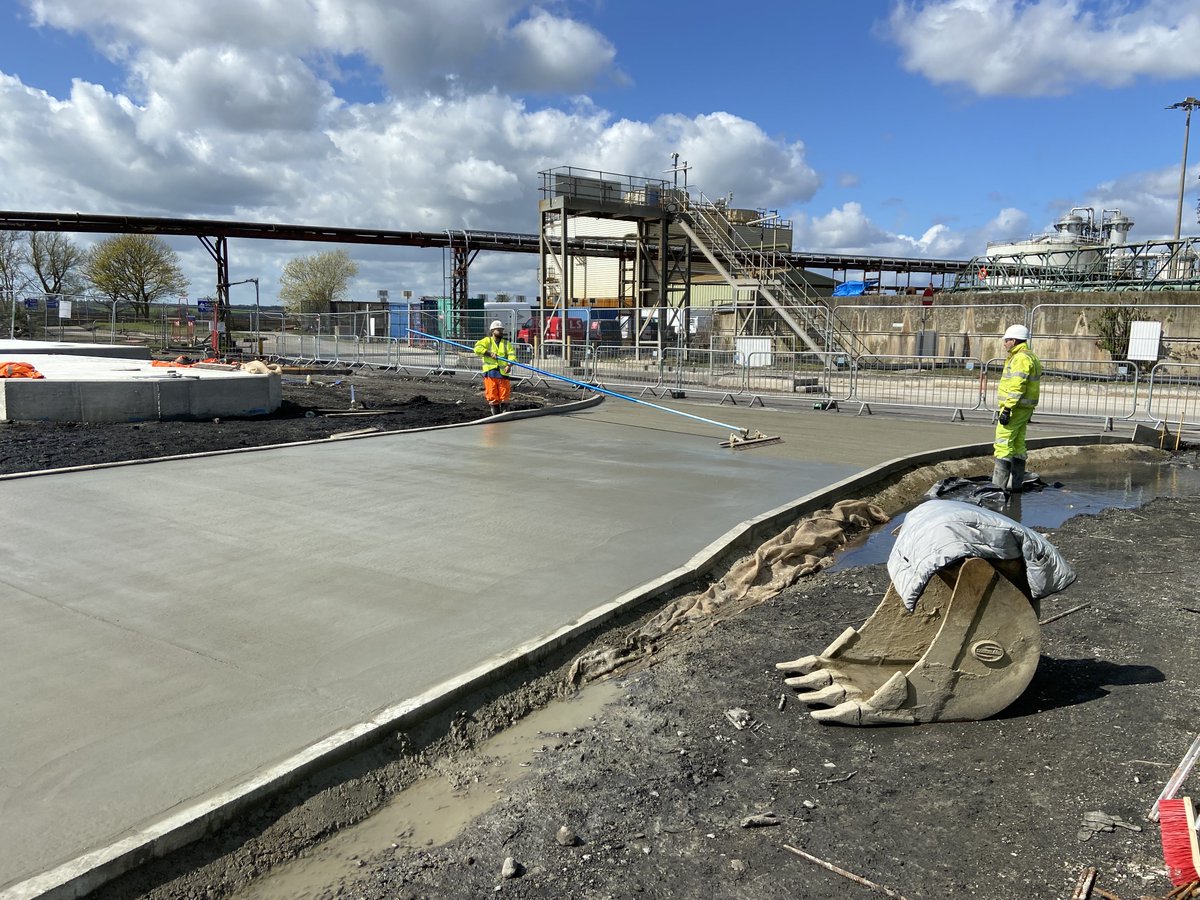 CLSconstruct's tweet photo. The full access road completed in one 150m3 pour at British Sugar Cantley. Our main contractor works are due for completion next week. #clscivilengineering #clsconstruction #clsdemolition #clssurvey https://t.co/2ig1PECwmF