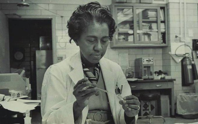 Celebrating the life and leagcy of Dr Marie Maynard Daly 🎂 She was the first African American woman to be awarded a PhD in chemistry in the USA. She died on this day in 2003.

rsc.org/diversity/175-…

#WomenInSTEM 
#WomenInScience
