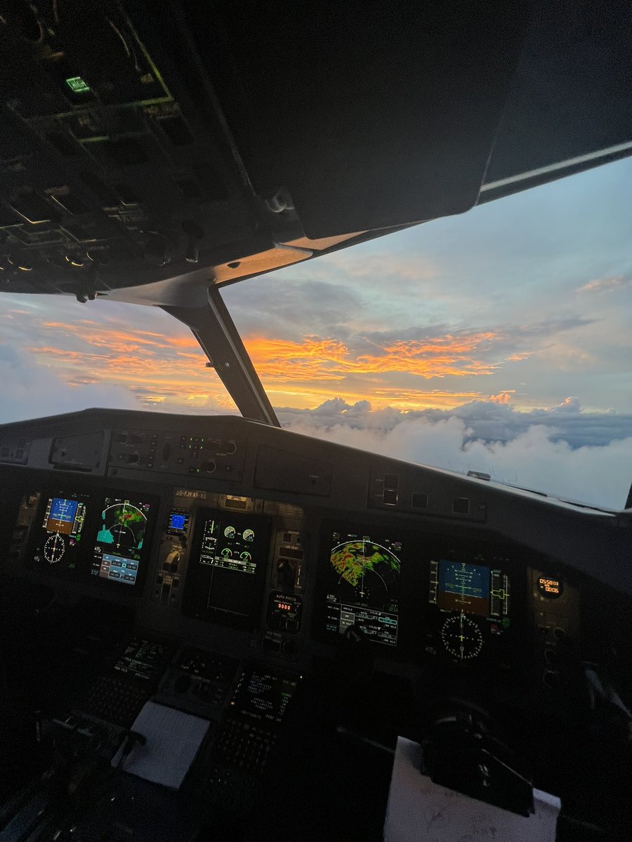 PSirivalu's tweet photo. Colourful skies https://t.co/26sqYiHVnc