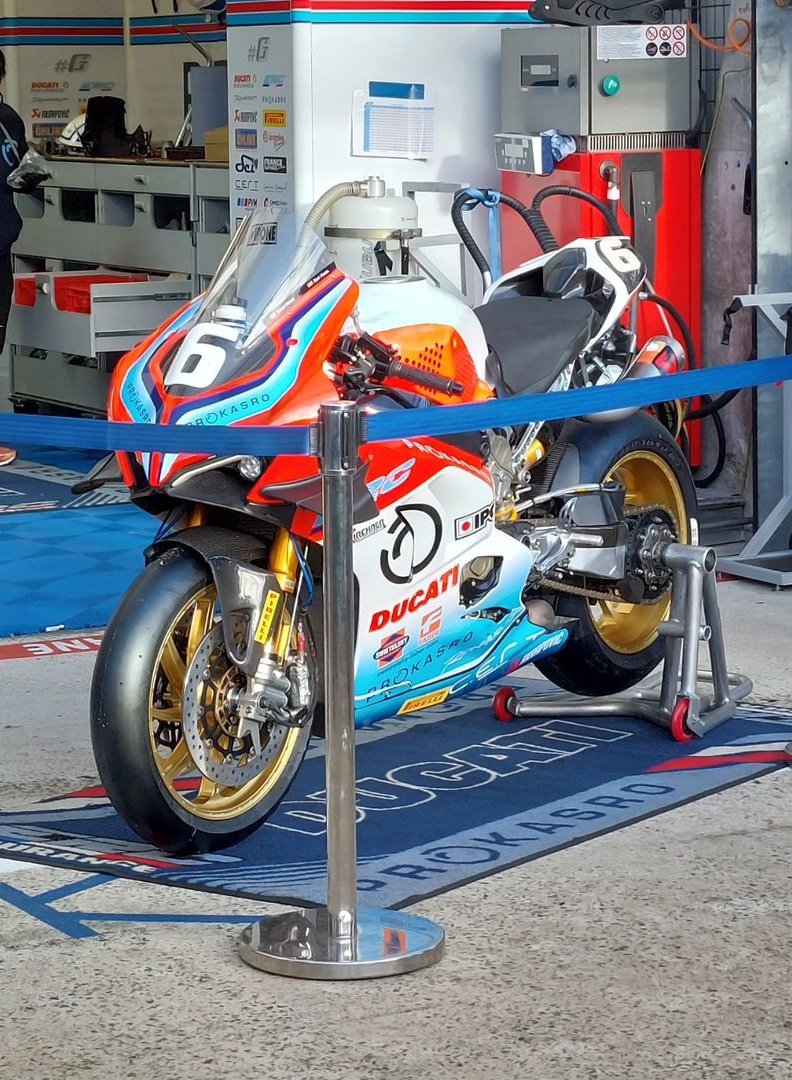 Ducati v4 Chaz/Checa/Forés 24hmotos.