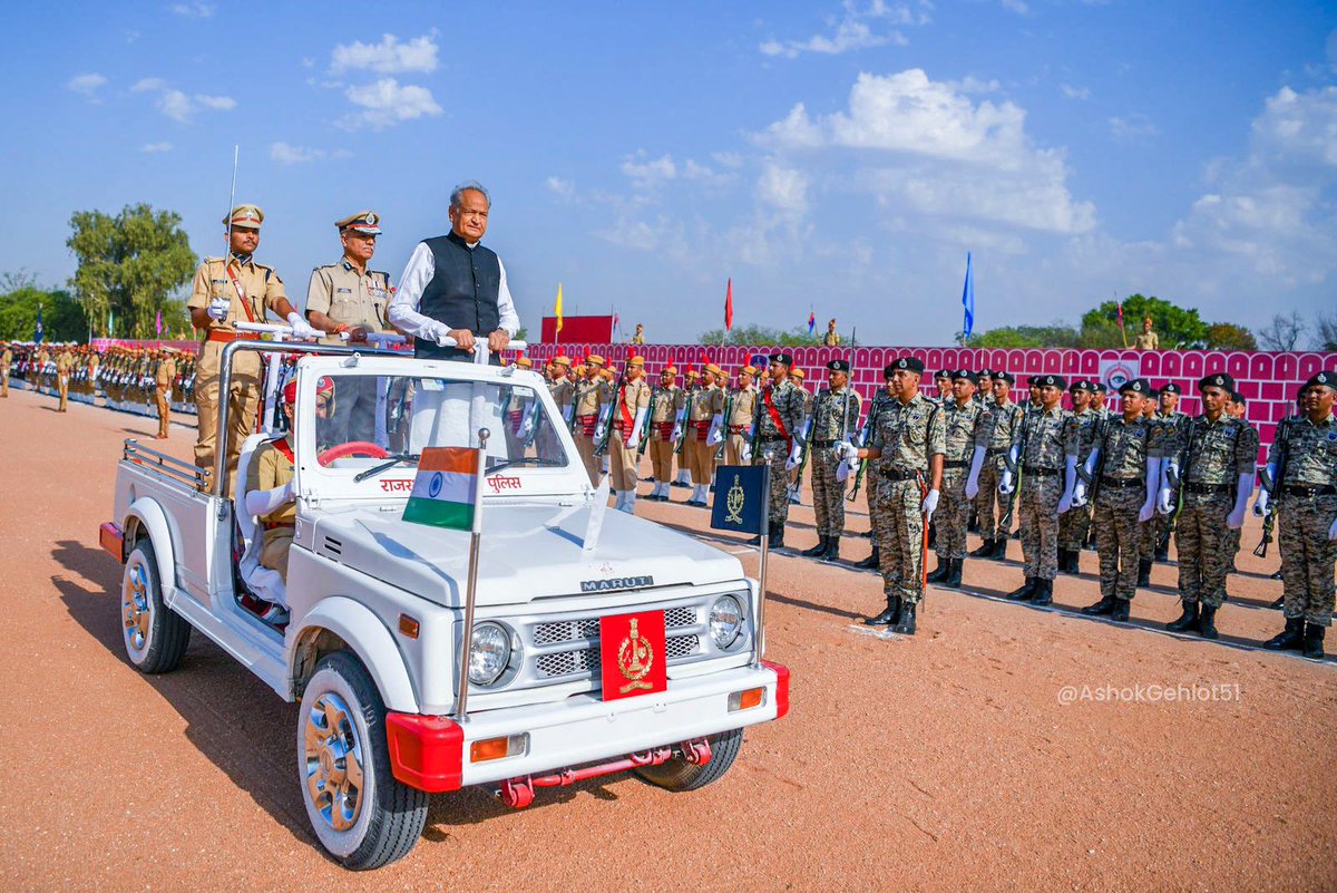 ashokgehlot51's tweet photo. राजस्थान में जन जीवन संरक्षण हेतु अपनी जिम्मेदारी निभाने में पुलिस का योगदान सराहनीय है।

राजस्थान पुलिस दिवस के अवसर पर आयोजित परेड पर विभाग के शौर्य, संवेदनशीलता व समर्पण का अभिवादन किया। https://t.co/e6wSro08Em