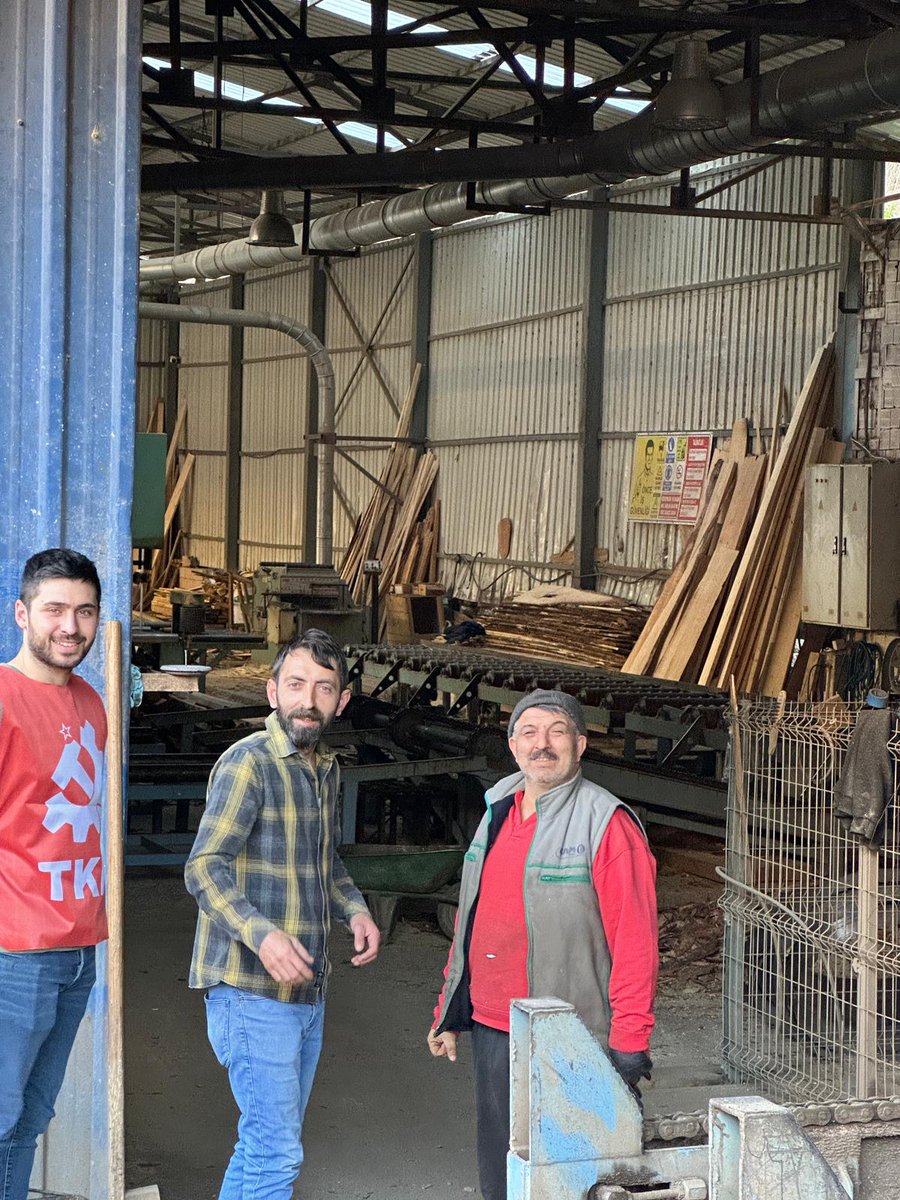 semrayvz84's tweet photo. Artvin sokakların da ve heryerde zafer bizim olacak biz kazanacağız 
✊✌
@tkpninsesi 
#TKPGelirHerŞeyDeğişir 
#OylarTKPye 
#1oyErdoğanGitsinDiye1oyTKPye https://t.co/pKGrehfjrg