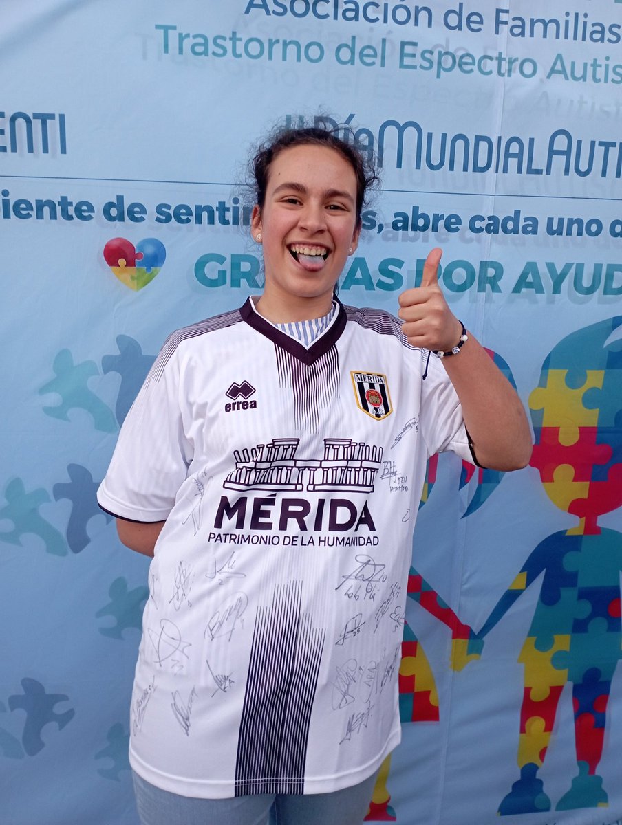 Sabéis cómo ha quedado el <a href="/Merida_AD/">A.D. Mérida</a>? La ganadora del sorteo realizado por <a href="/EmeriTEA_/">EmeriTEA</a> nos lo dice con una sonrisa .......