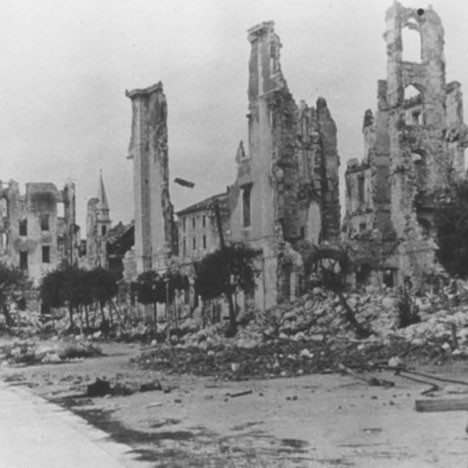 NSPM's tweet photo. На данашњи дан 1944, на Васкрс, савезничка америчка и британска авијација бомбардовалe Београд
https://t.co/k88yuADrEn https://t.co/UjJNlhcqHJ