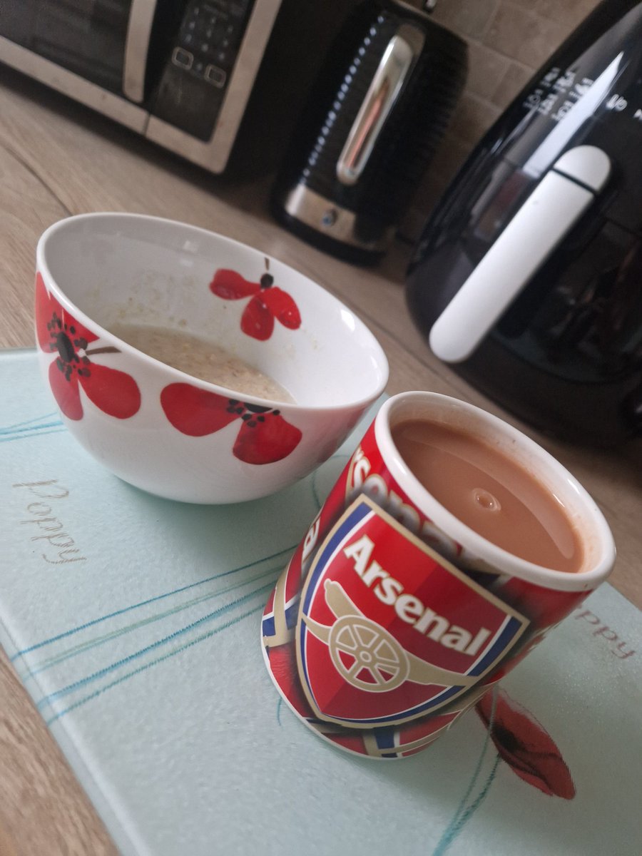 coco3417's tweet photo. 05:50 Alarm ✅️
Shower 🚿 ✅️
Golden Syrup Porridge ✅️
Cupa, courtesy The Arsenal ✅️

All set and ready for me 07:55 train to King's Cross... COYG

#Arsenal #Gunners #Gooners #COYG #ARSvsWHU

#Greggs #LNER #Warrior @Arsenal https://t.co/IFLU8IhVIW
