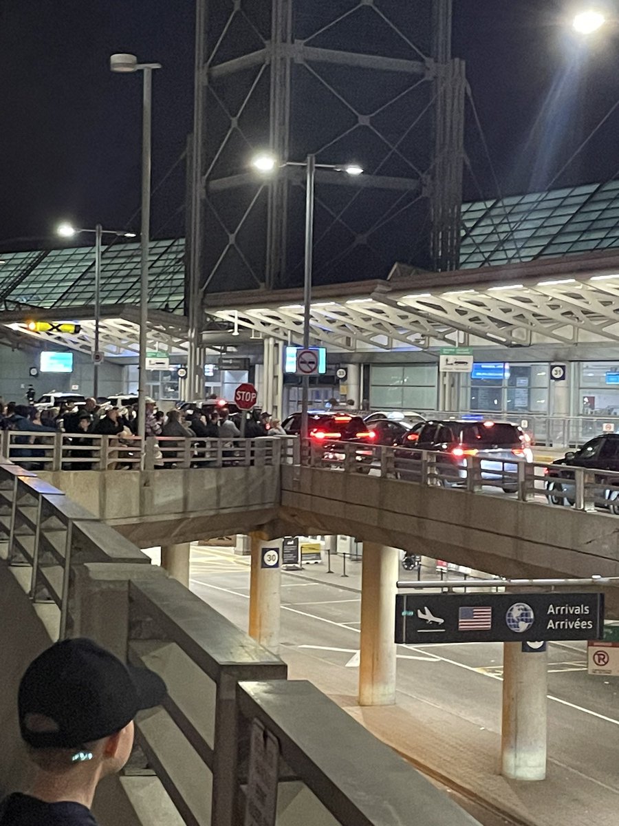 dougefresh093's tweet photo. Not being allowed to enter @TorontoPearson myself and all of terminal 3, flight crews included. @CTVNews @TorontoStar https://t.co/vFOaDl8uW0