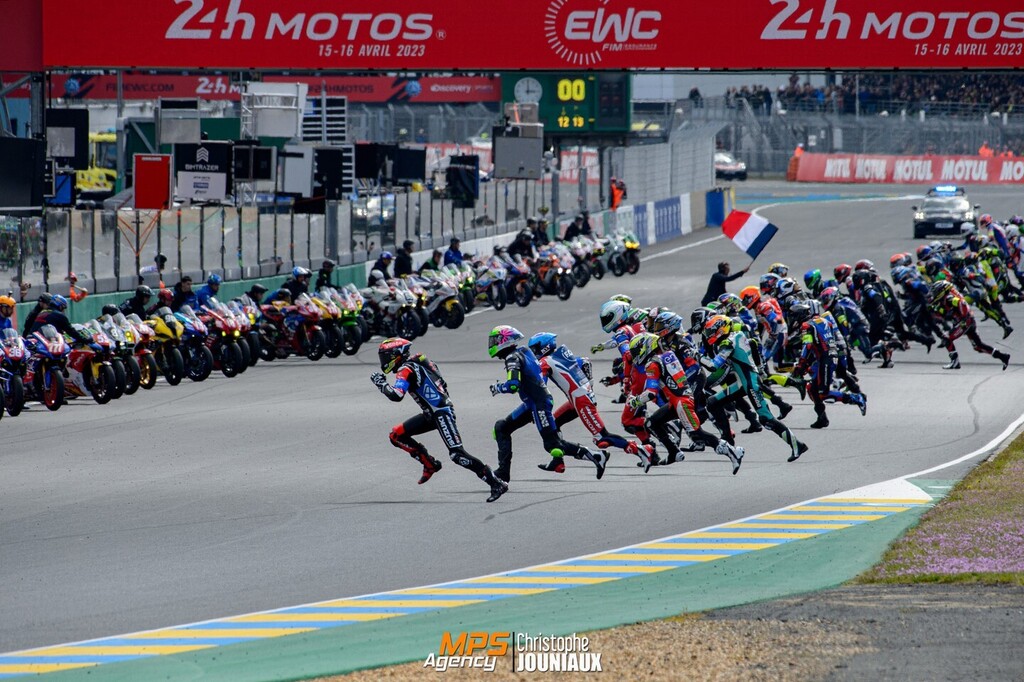 MPS__AGENCY: The 24 Hours of Le Mans Motos is in full swing this weekend. 

#fimewc #24hmotos #lemans #24heuresmotos #endurance #motorsport #racing #motor #motorcycle 

@fim_ewc_official 
<a href="/24heuresmotos/">24 Heures Motos</a> instagr.am/p/CrF9cRBrjTp/ The 24 Hours of Le Mans Mo…
