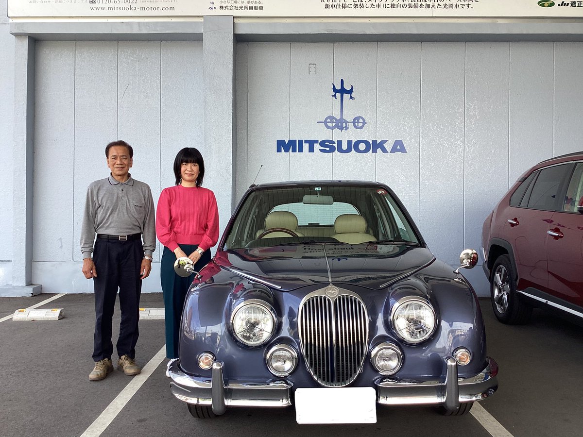 Mitsuoka_Tajimi's tweet photo. 出会うのは奇跡に近いマニュアルビュートのお納車式がありました☀️

唯一無二のマットテイストなミツオカ純正ブルーです♪
この落ち着きのある大人なかっこよさが大人気😚ﾎﾟｯ

そしてレトロな雰囲気を醸し出すフェンダーミラー✨✨

デザイン性＆ファッション性の高さを感じられます😎 https://t.co/UoW01K6W09