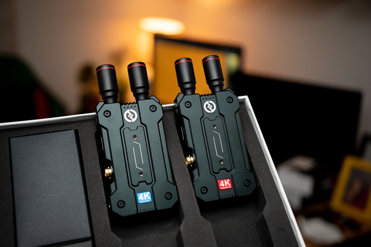 dcmedia_live's tweet photo. //Product Photography • Hollyland Mars 4K Video Transmitter 
📸: @directorhafiz 

#hollylandmars4k #videotransmitter #directorhafiz #hollyland #product #productphotography https://t.co/pHCb3sns1c