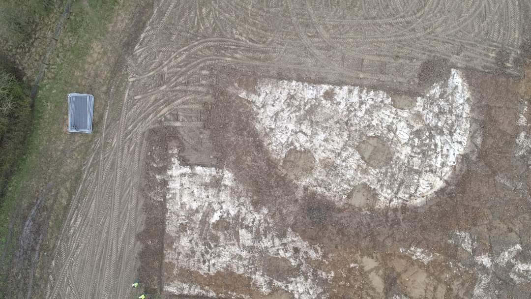 GordonHutch22's tweet photo. Life at the Long Barrow and Causewayed enclosure just got a whole lot more interesting! #kentarchaologicalsociety https://t.co/k1hHPaCeay