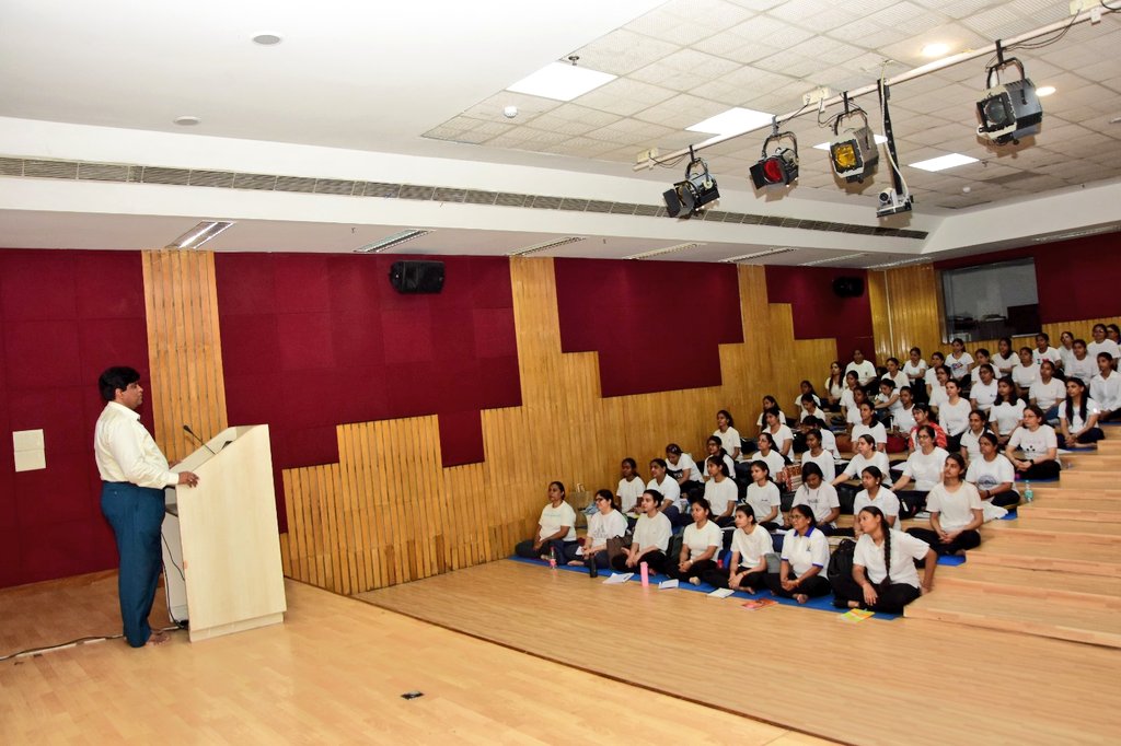 mdniy's tweet photo. expert Yoga Instructors - Mr. Karamvir Arya, Mr. Sahil Khokhar, and Mr. Arjun Naidu, it was a truly enriching experience. 🙏
#YogaScience #HealthyLiving #Shatkriya
#YogicPurification #HolisticHealth #InnerCleansing #BodyMindDetox #WellnessWorkshop #FCYScWApril2023 #yogacourses https://t.co/9c3bFx4OQ2