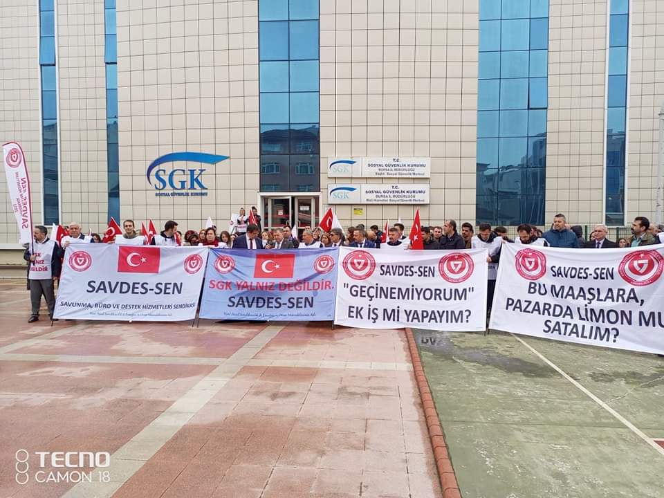 HAK ARAMAK ONURDUR. ONURUNDAN ASLA VAZGEÇME...

#YardimciHizmetlerSınıfı 
#KamuMuhendisleri 
#SGKPersoneli 
#MemurBayramEtsin 
#SivilMemurÜveyEvlatdeğildir 
#YeterliğeTabiGelirUzmanları 
#3600ekgöstergehakkımız 

<a href="/RTErdogan/">Recep Tayyip Erdoğan</a> 
<a href="/dbdevletbahceli/">Devlet Bahçeli</a> 
<a href="/kilicdarogluk/">Kemal Kılıçdaroğlu</a> 
<a href="/meral_aksener/">Meral Akşener</a>