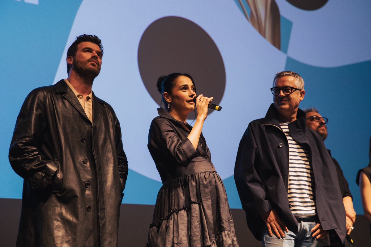 MuzikveTV's tweet photo. Başrollerinde #KıvançTatlıtuğ ve #FundaEryiğit’in yer aldığı, Onur Saylak ve Hakan Günday imzalı Netflix filmi #BoğaBoğa, 42. İstanbul Film Festivali kapsamında prömiyerini gerçekleştirdi. https://t.co/p7thMd1GSd