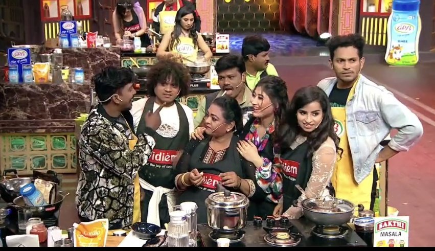 This moment has my ❤️, got emotional seeing them reminiscing 🥹. Season 2 will always be special & never can be recreated ♥️💜🧡💚.   
#Family #Magic 

#CookWithComali
#Cookwithcomali4 #Sivaangi #Pugazh #Sunita #Sarath #ShakiMa