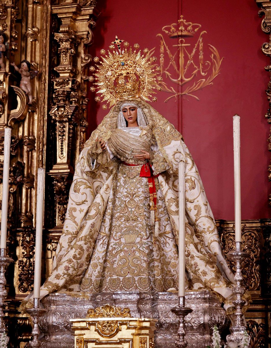 EspDeTriana's tweet photo. #ACTUALIDAD | Tras la Madrugada del Viernes Santo, Nuestra Señora de la #Esperanza ha sido entronizada en el presbiterio de la Capilla de los Marineros, vestida de blanco para este tiempo de #Pascua

#EsperanzaDeTriana https://t.co/lEErtRG7T6