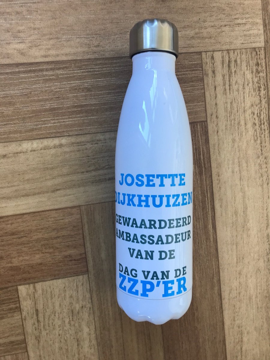 Attentie voor deelname #dvdzzp van een van de jongste ondernemers in Nederland die ik ken: Amarins Bronsema. 11 jaar oud en runt een eigen bedrijf met gepersonaliseerde T-shirts, mokken, muismatten ed. Wat een rolmodel van een jonge dame die weet wat ze wil en er voor gaat!