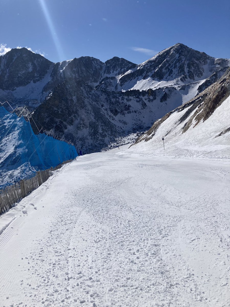 JICervera's tweet photo. La platja pot esperar. #GrauRoig #Pessons #LastDance #snow #meteo #Pirineu https://t.co/dCmLU3ICa6