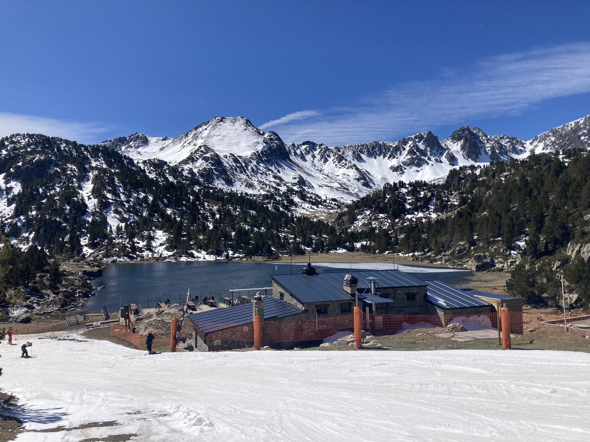 JICervera's tweet photo. La platja pot esperar. #GrauRoig #Pessons #LastDance #snow #meteo #Pirineu https://t.co/dCmLU3ICa6