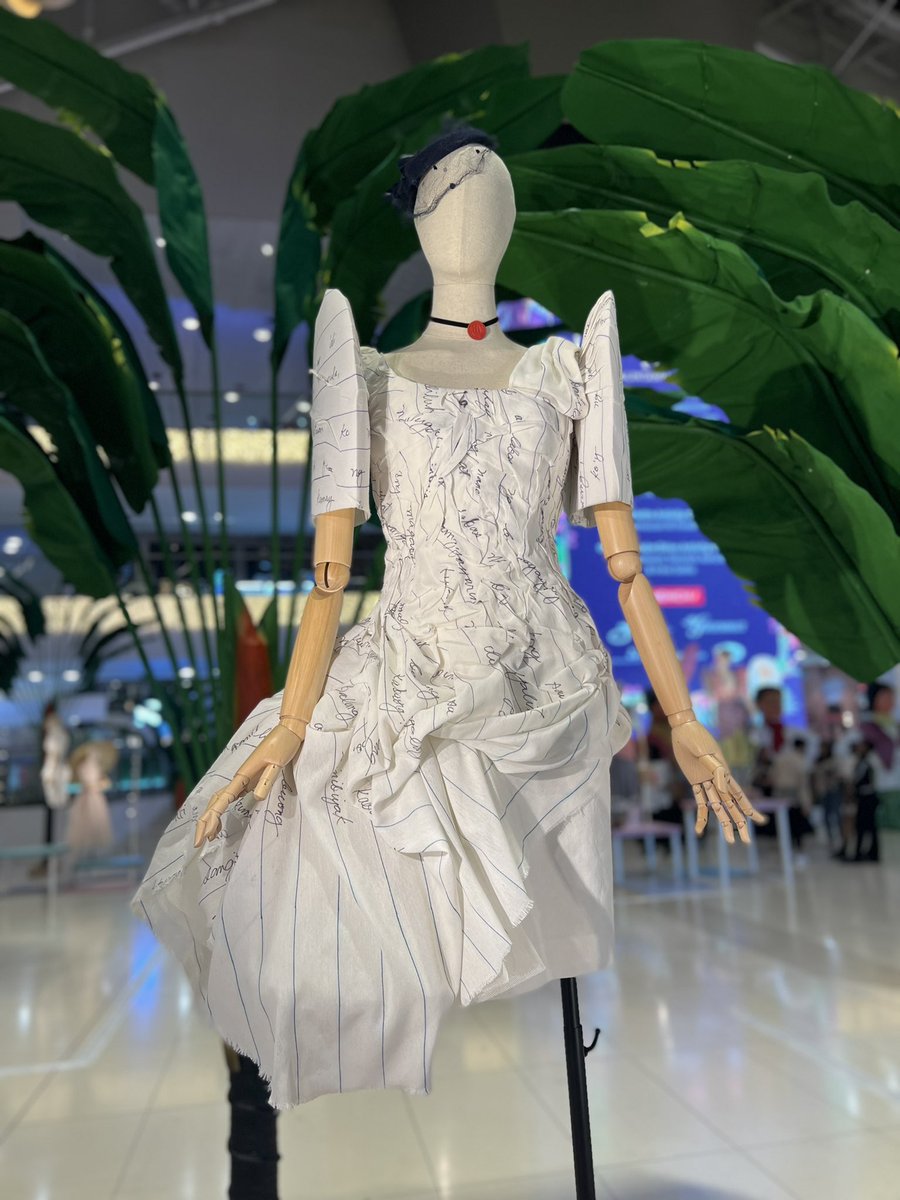 artnipatola's tweet photo. Ternos designed by Dee Javier
#ternocon3 https://t.co/YAhnY2MWOd