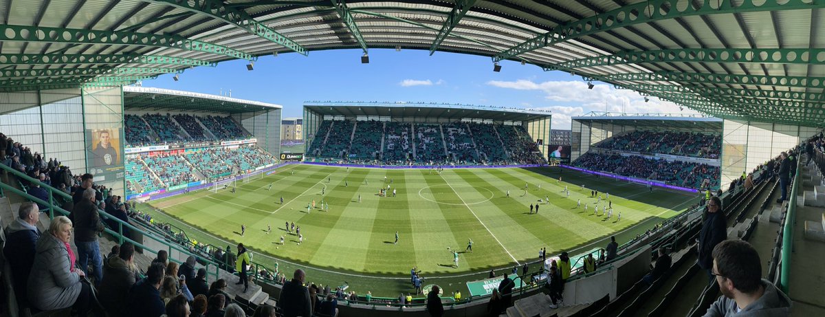 What an introduction to #scottishfootball yesterday watching the Edinburgh derby. Atmosphere was very good throughout and a deserved win for @HibernianFC 👏👏👏 but the after game support and #SunshineOnLeith was just wow!!