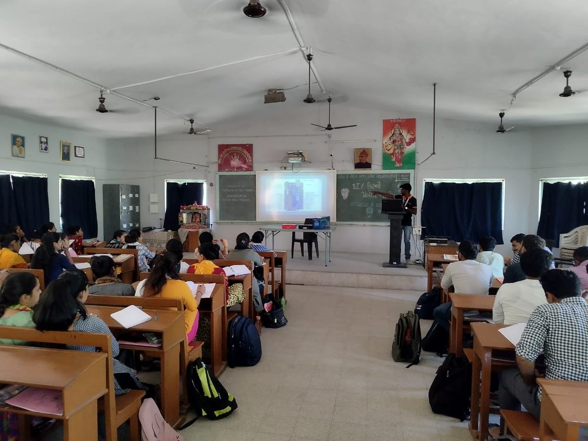 GordhanChauhan4's tweet photo. Innovation Club Prabodh Level Training Day2 on #AdvanceElectronics #drone  #Telescope
#Robotics #STEMeducation at S D Shethiya College Of Education,Mundra for Arts,Commerce and Science Students.
@PMOIndia @CMOGuj @InnoClubCHE @InfoGujcost @STEMbotix @vnehra @narottamsahoo https://t.co/OCoWkqmGR9